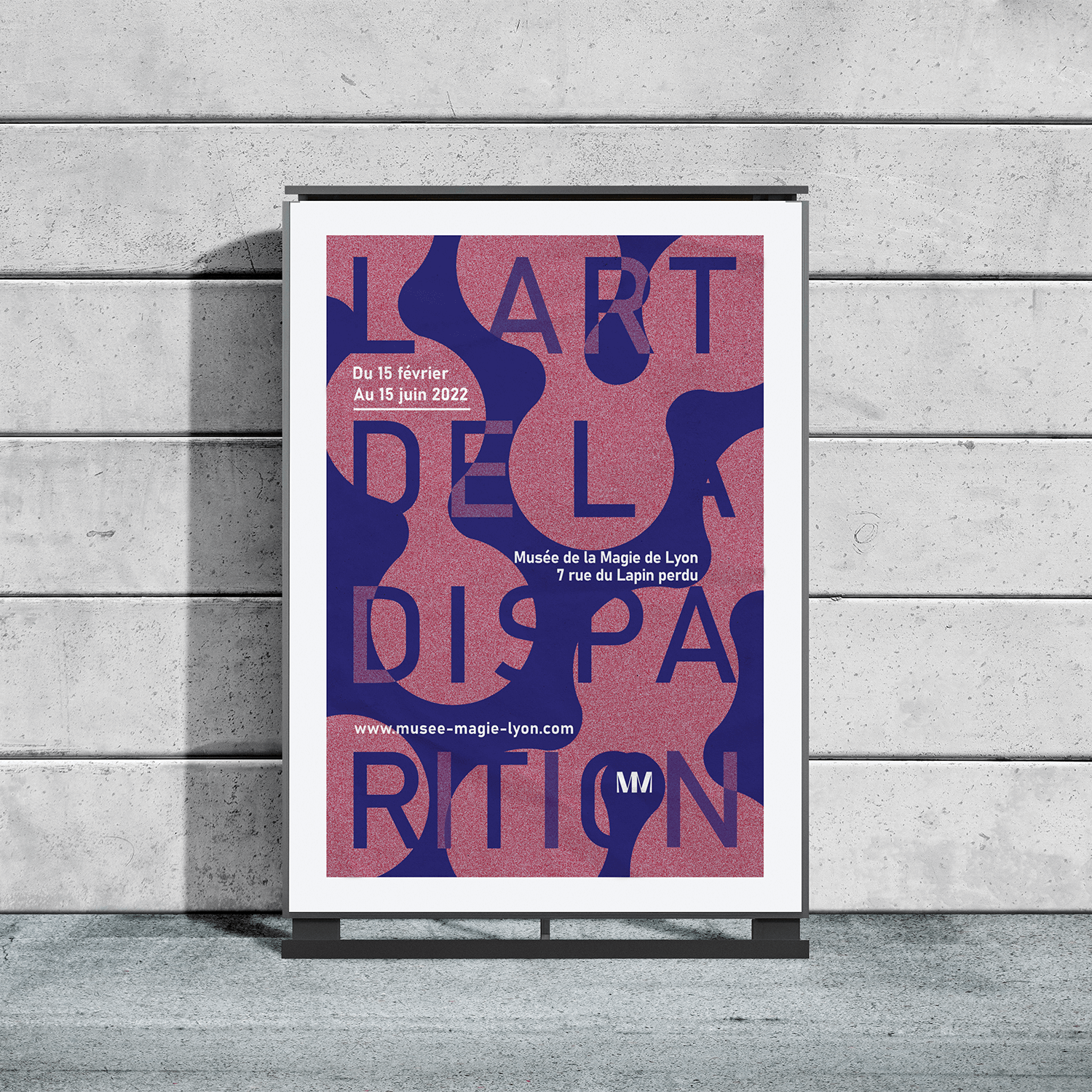 Mockup présentant une affiche faisant la promotion d'une exposition au Musée de la Magie de Lyon