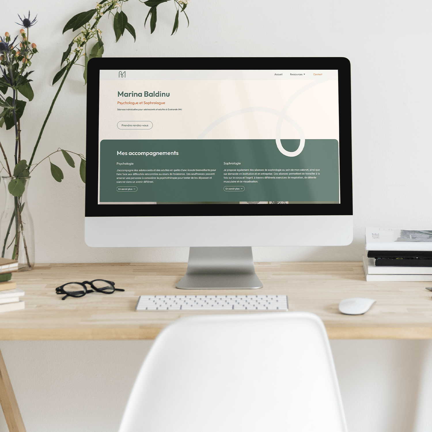 Mockup présentant le site web d'une psychologue sur un smartphone